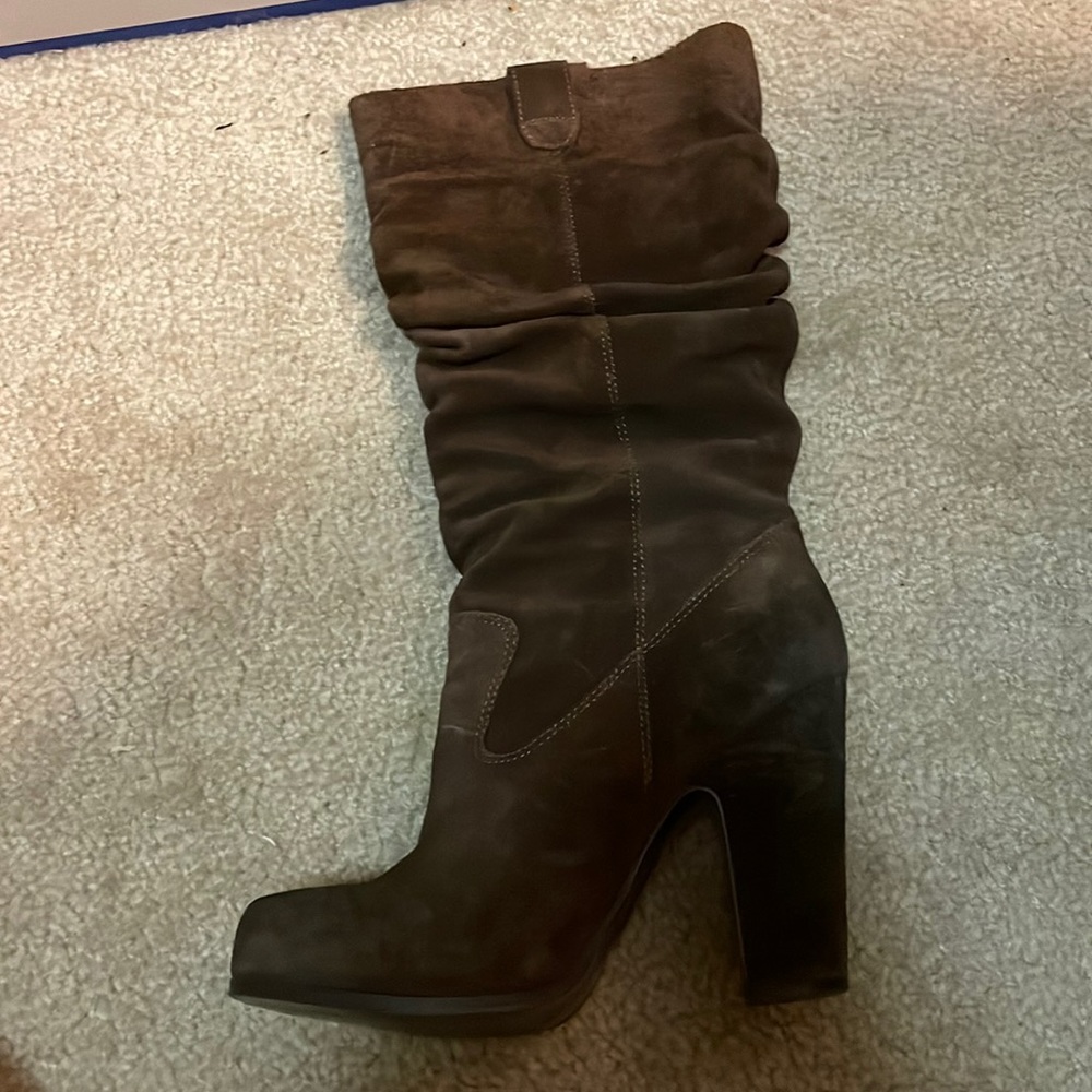 Woman suede boots